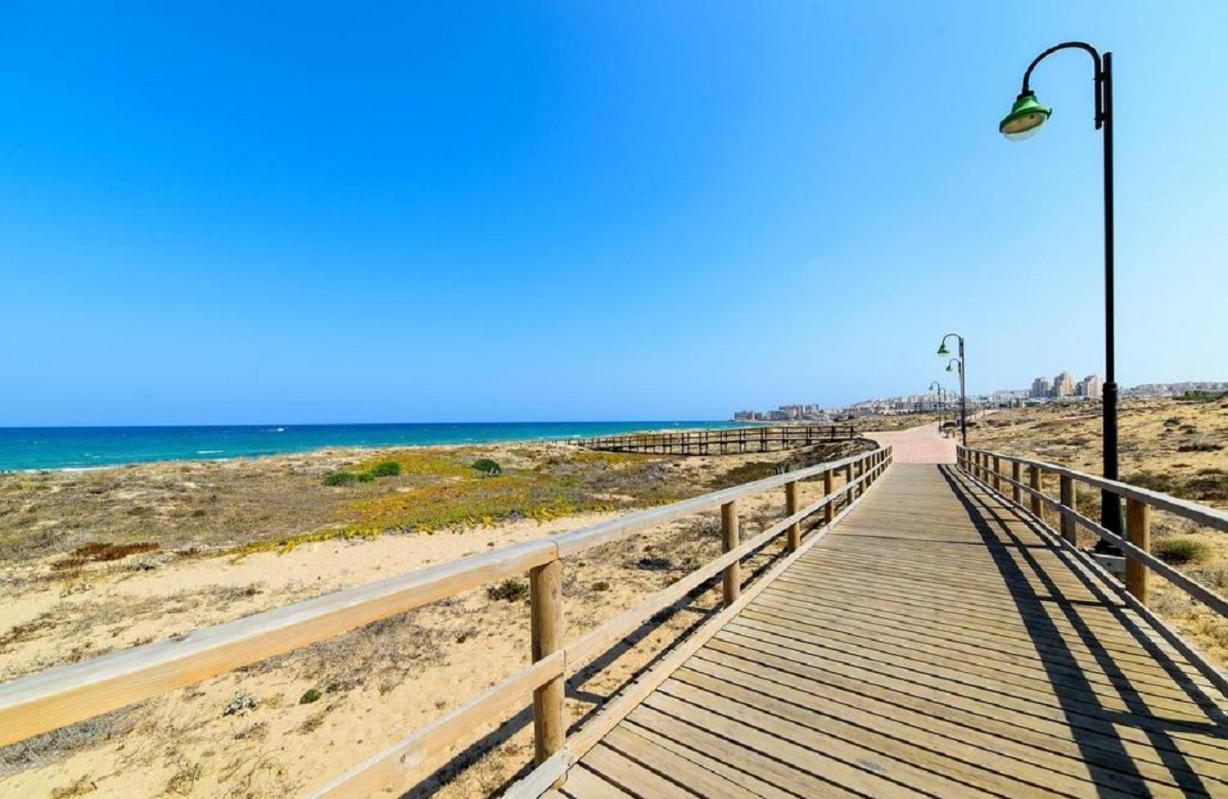 Apartment With Pool, Sea Views & Balcony Less Than 10Min Walk To La Mata Beach! Torrevieja Exterior photo